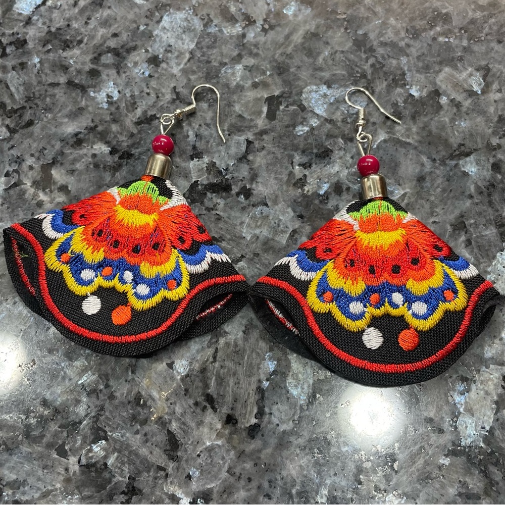 🦋 3/$24 Festive floral boho embroidered dangling fabric earrings / NWOT - Picture 5 of 7